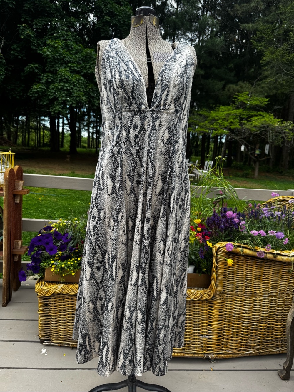 Snake Print Maxi Dress Jennifer Lopez, heavy thick material NWT